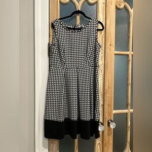 Dana Buchman Black and White Houndstooth Midi Dress